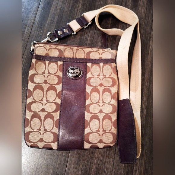 Beautiful Vintage Coach Crossbody - Picture 2 of 7